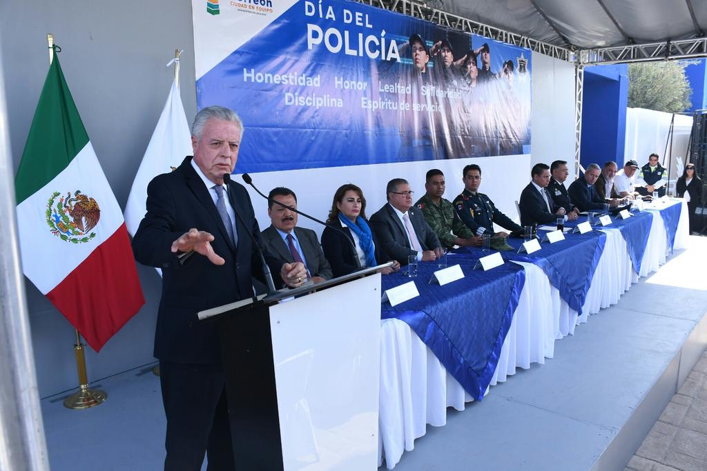 El evento fue presidido por el alcalde Jorge Zermeño y el secretario de Seguridad Pública en Coahuila, José Luis Pliego. (FERNANDO COMPEÁN)