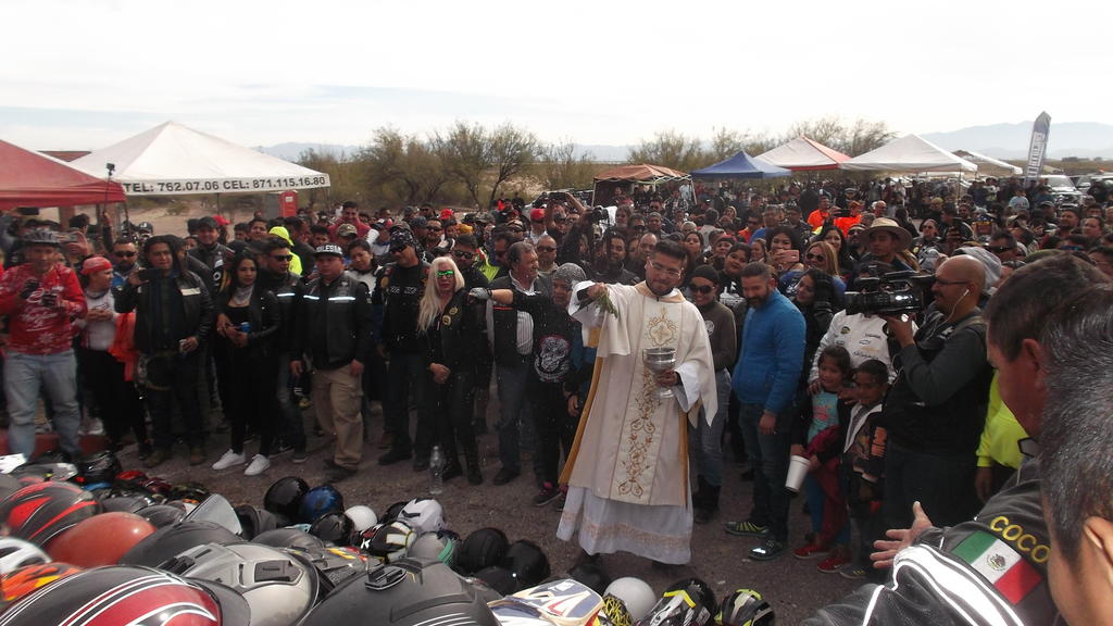 La Bendición de Cascos en Matamoros coincidió con un acto similar en Parras. (ARCHIVO)