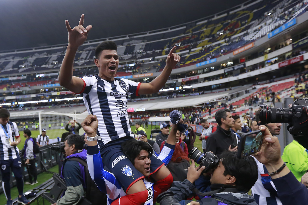 El mediocampista de Rayados fue grabado durante el festejo por el título insultando a su rival en la final del Apertura 2019. (ARCHIVO) 