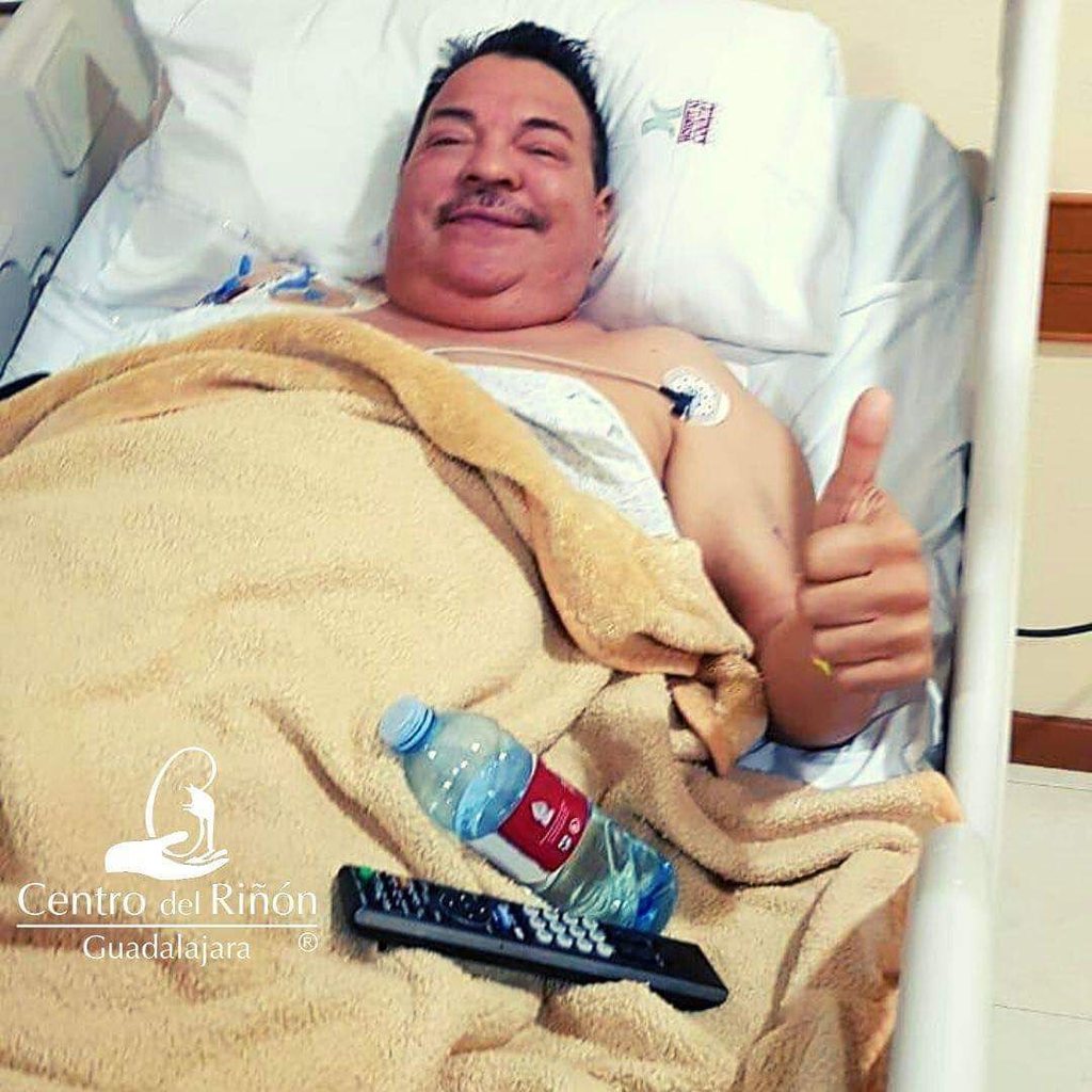 Salud. Familiares de Julio Preciado subieron a redes la primera fotografía del cantante tras el trasplante que le practicaron. (ESPECIAL) 