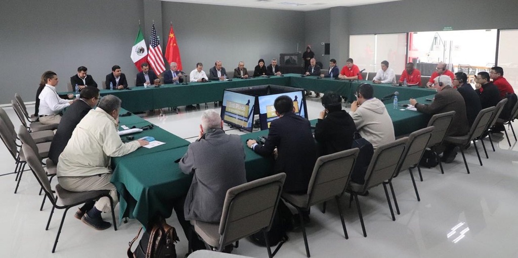 El secretario de Desarrollo Económico de Coahuila estuvo en una reunión en Torreón con proveedores de la empresa Milwaukee. (CORTESÍA)