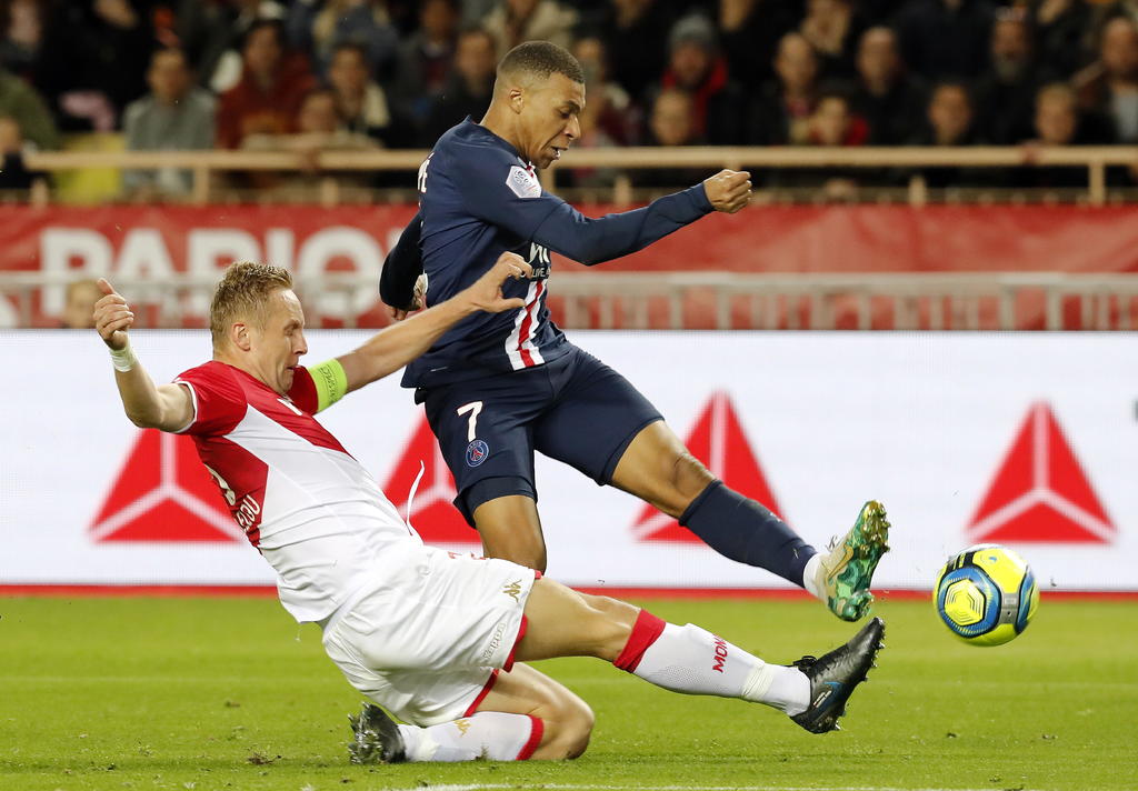 Kylian Mbappé anotó dos tantos en la victoria del PSG 4-1 ante Mónaco. (EFE)