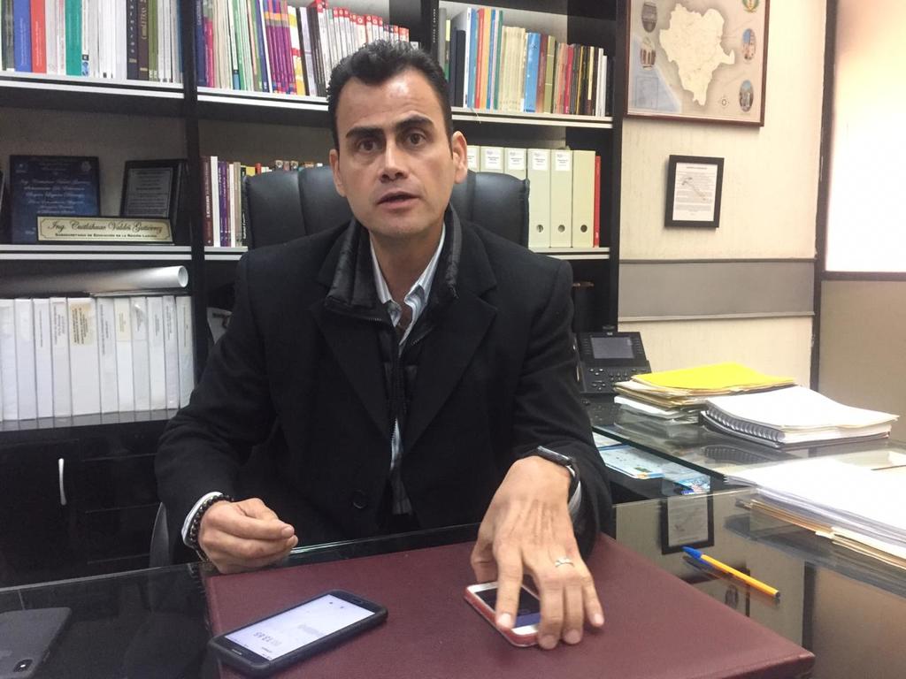 El subsecretario de Educación, Cuitláhuac Valdés, aclaró que las autoridades no pueden 'meter mano' en las mochilas. (ARCHIVO)