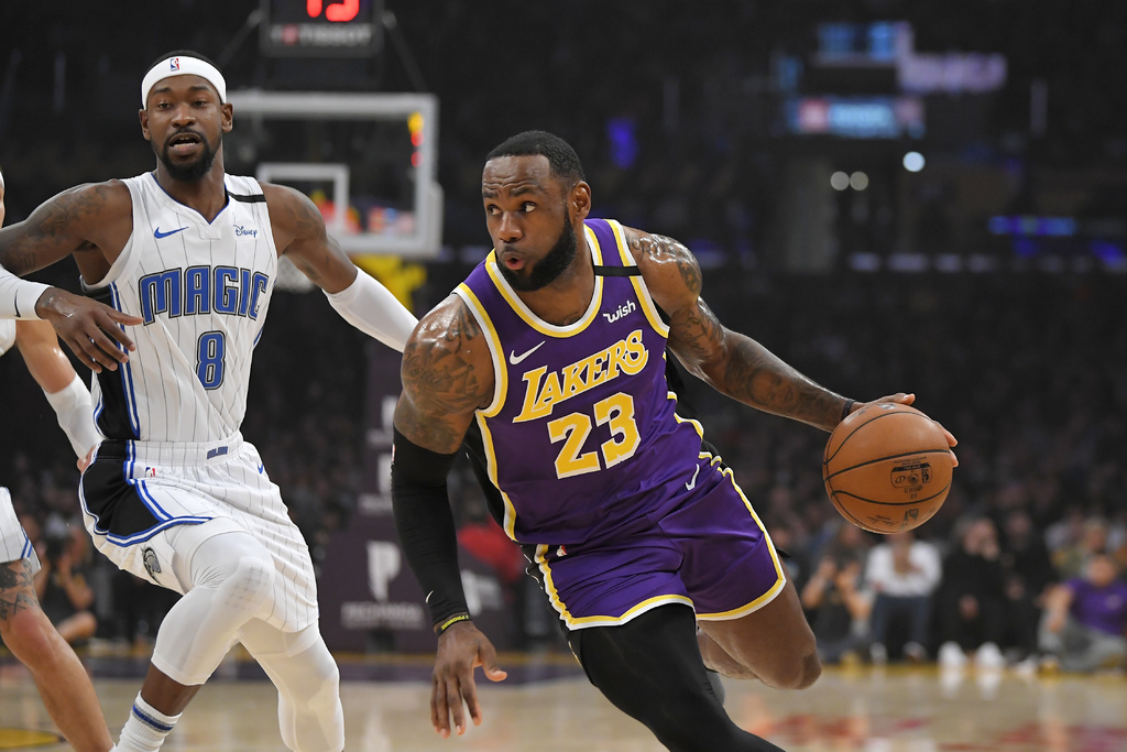 James, astro de los Lakers, lidera junto al elemento de los Mavericks la lista para conformar el equipo del Juego de Estrellas de la NBA. (AP) 