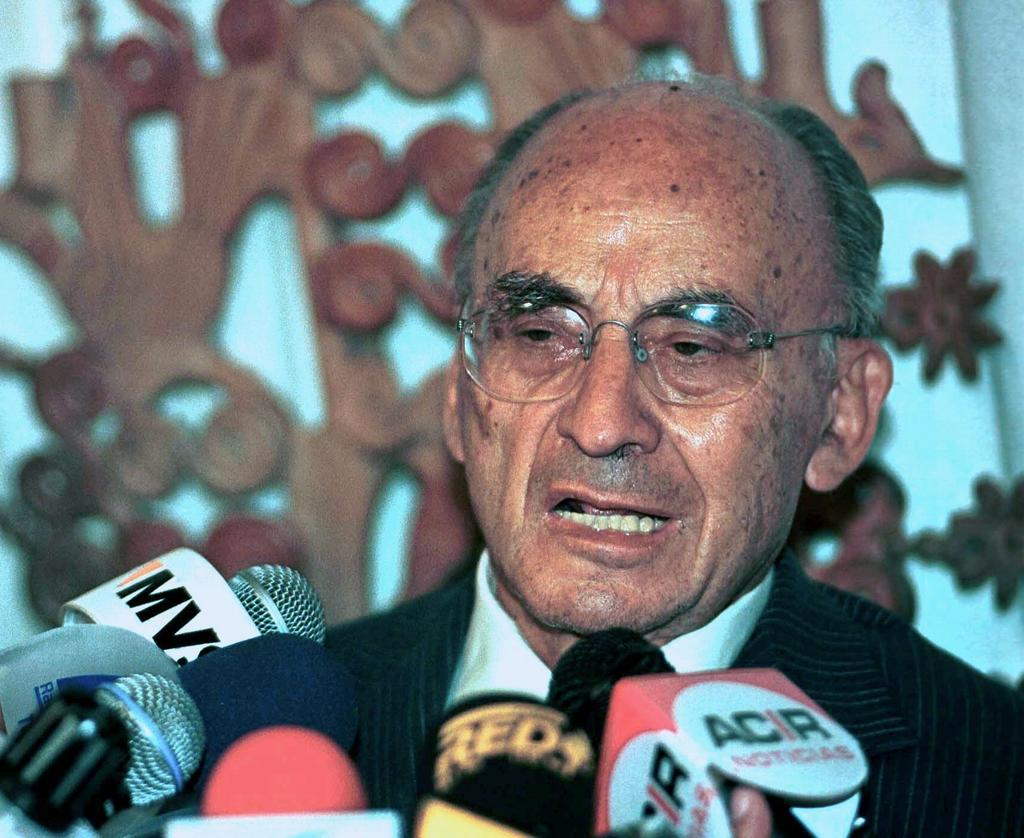 Luis Echeverría Álvarez, presidente de la República de 1970 a 1976, cumple este viernes 98 años de edad, que celebrará en su casa familiar de San Jerónimo Lídice, en la Ciudad de México. (ARCHIVO)