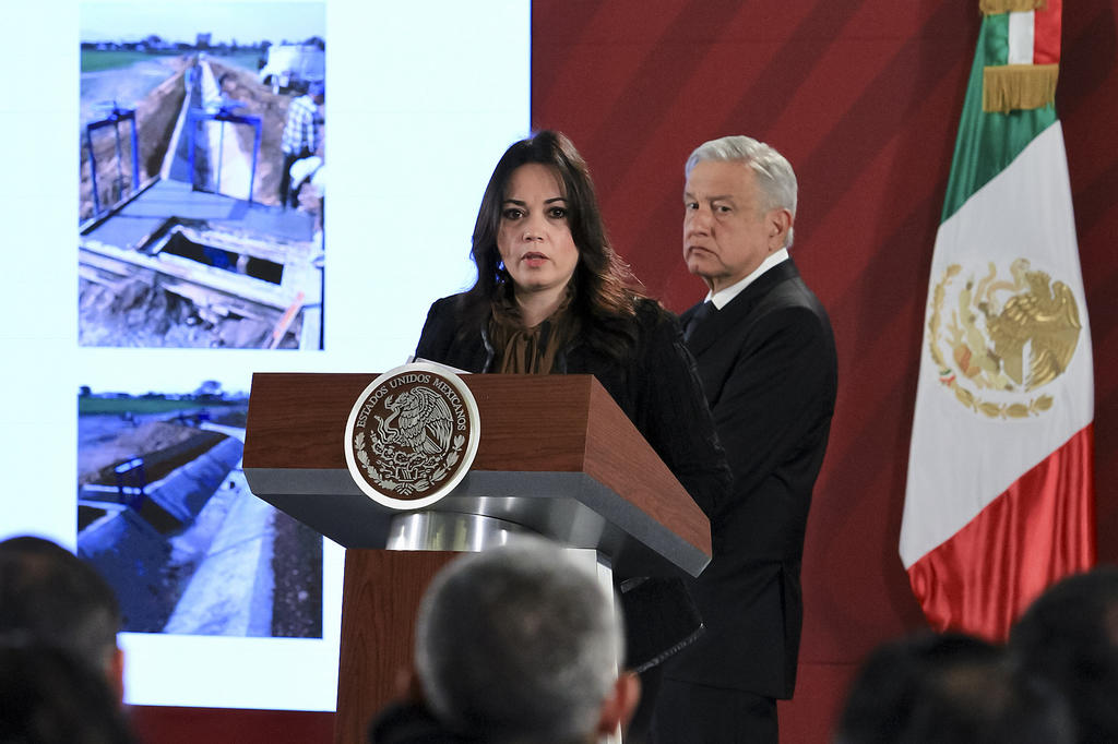 El gobierno federal entregó a los familiares de las víctimas de la explosión del ducto de Tlahuelilpan, Hidalgo, 15 mil pesos por persona fallecida, hospitalizada y desaparecida. (NOTIMEX)