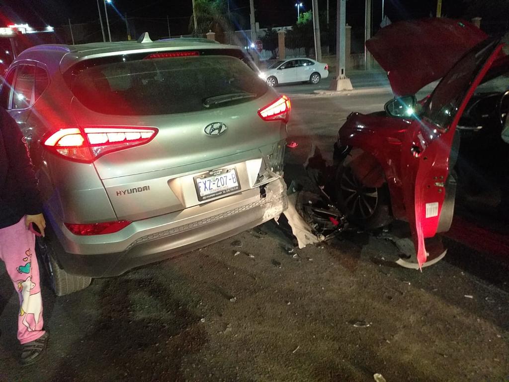 Un ebrio al volante protagonizó un choque sobre el periférico de Torreón dejó dos mujeres lesionadas y daños por 39 mil pesos.  (EL SIGLO DE TORREÓN)