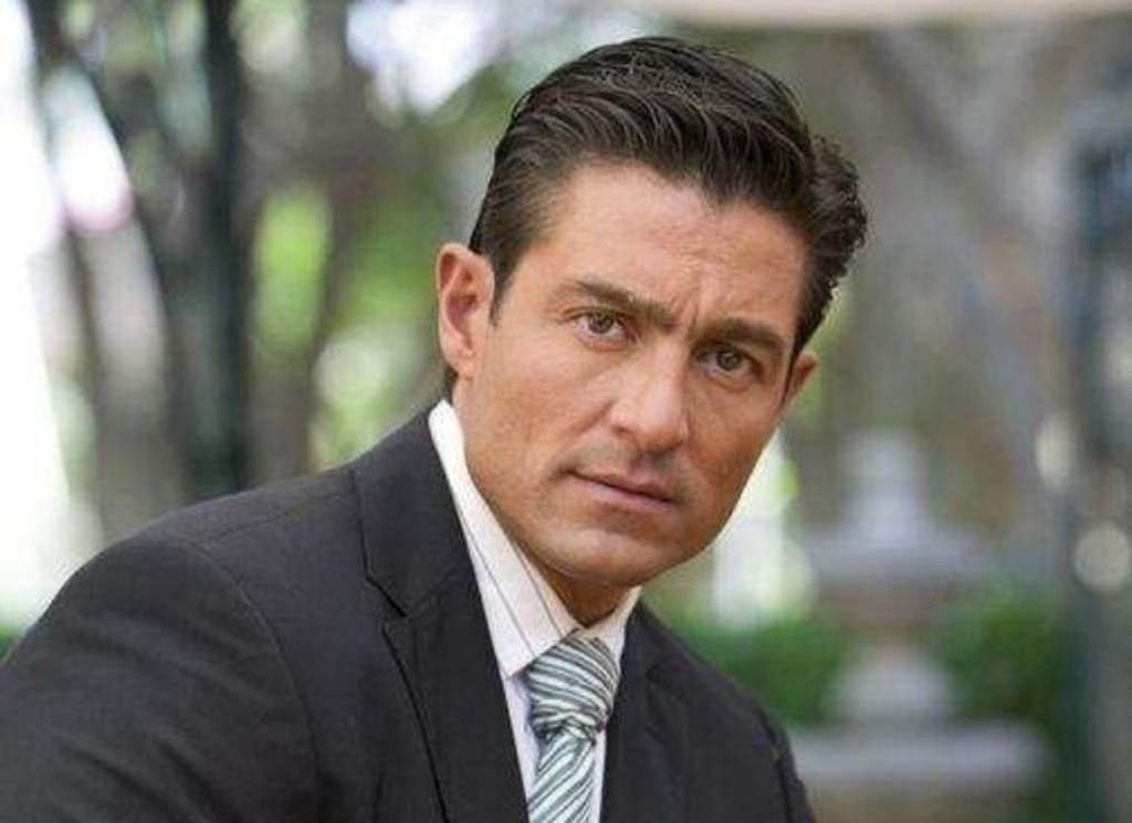 El actor mexicano Fernando Colunga reapareció la semana pasada ante los medios, pero no como protagonista de alguna telenovela, sino como uno de los fundadores de la primera edición del Cana Dorada Film Festival, en República Dominicana, junto a la empresaria Raquel Flores. (ESPECIAL)