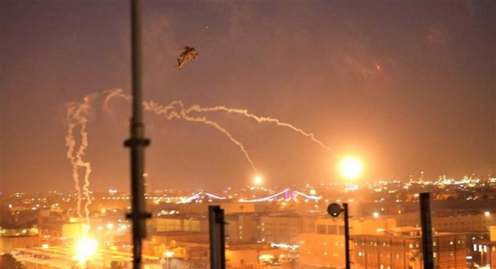 Una fuente del Ministerio de Interior iraquí, que pidió el anonimato, informó a Efe de que tres cohetes cayeron en las proximidades de la sede diplomática, lo que hizo sonar las sirenas de alarma del edificio, que se pudieron escuchar en el perímetro de la Zona Verde.
(ARCHIVO)