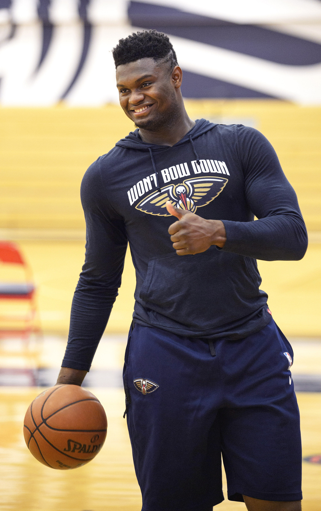 Zion Williamson ya se recuperó de una cirugía de rodilla y hoy saltará por fin a las duelas de la NBA. (AP)