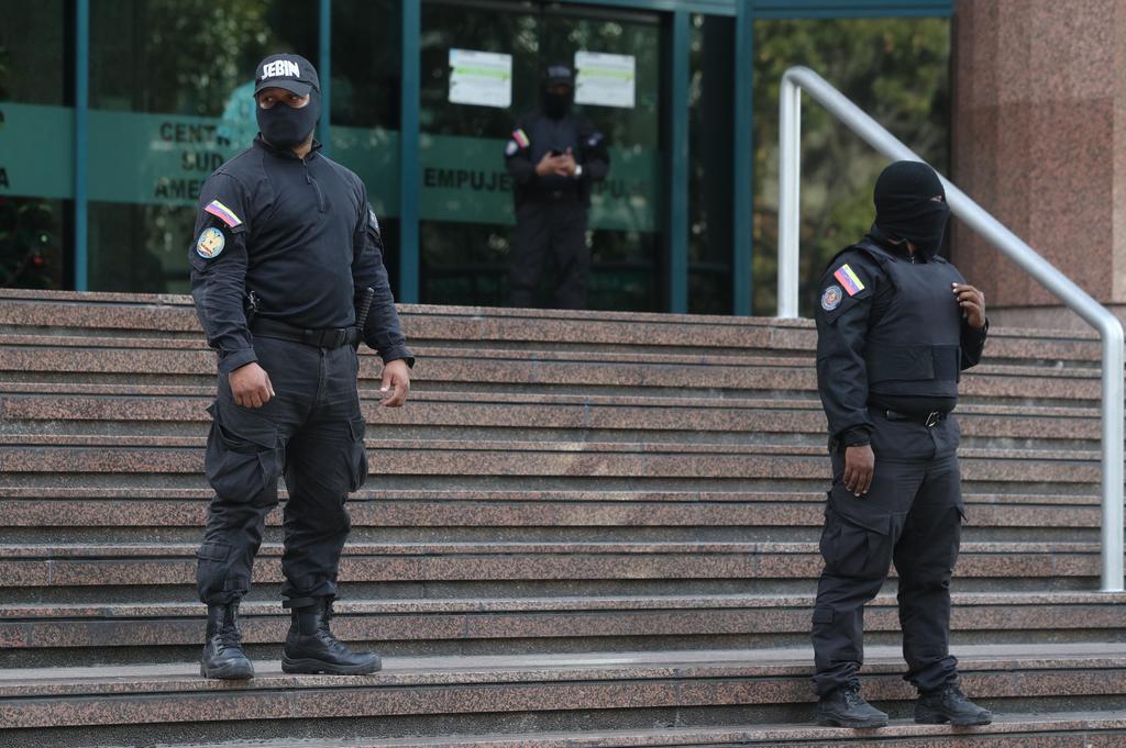 El Gobierno venezolano negó en la madrugada de este miércoles que las autoridades allanaran las oficinas del líder opositor Juan Guaidó. (EFE)