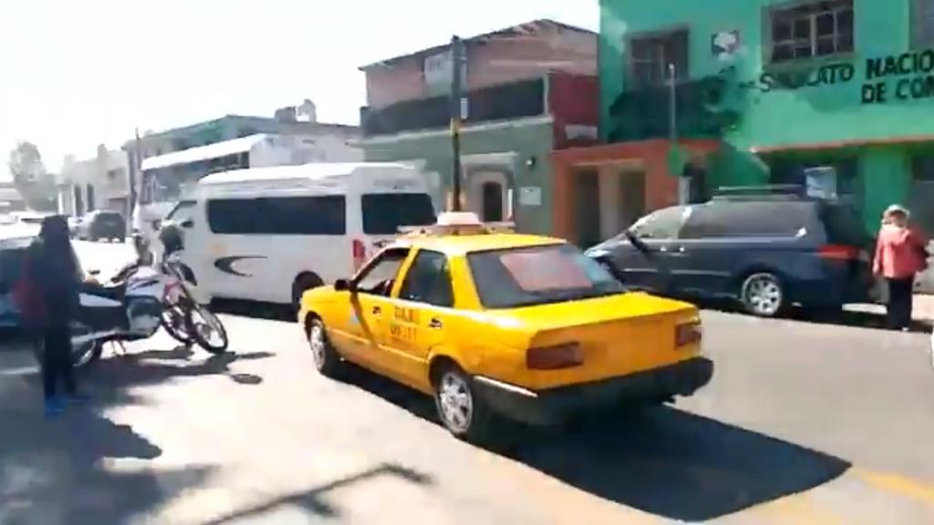 Esta mañana se han concentrado grupos de taxistas en distintas calles de la ciudad de Oaxaca para exigir a las autoridades un diálogo sobre seguridad. (ARCHIVO)