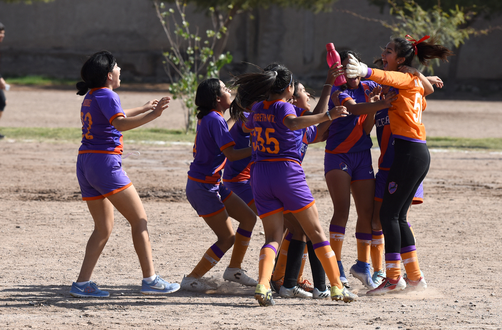 Las campeonas celebraron en grande sus triunfos en los dos partidos, por lo que ya se alistan para la campaña 2020. (Fotografía Jesús Galindo)