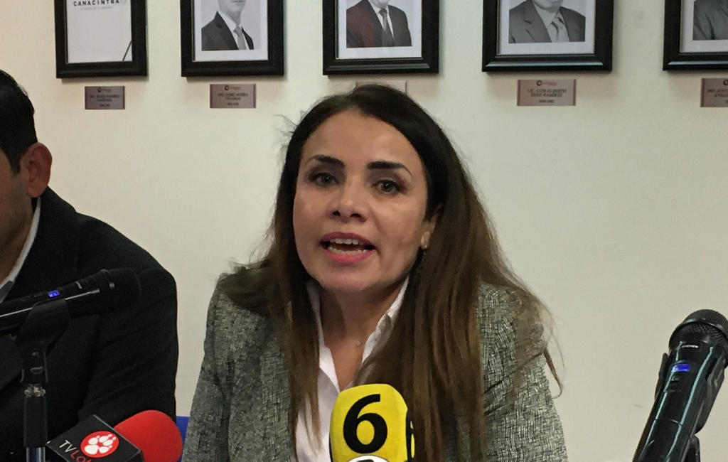 Patricia Corro López es la primera mujer en dirigir la Cámara Nacional de la Industria de la Transformación (Canacintra) de Gómez Palacio. (FABIOLA P. CANEDO)