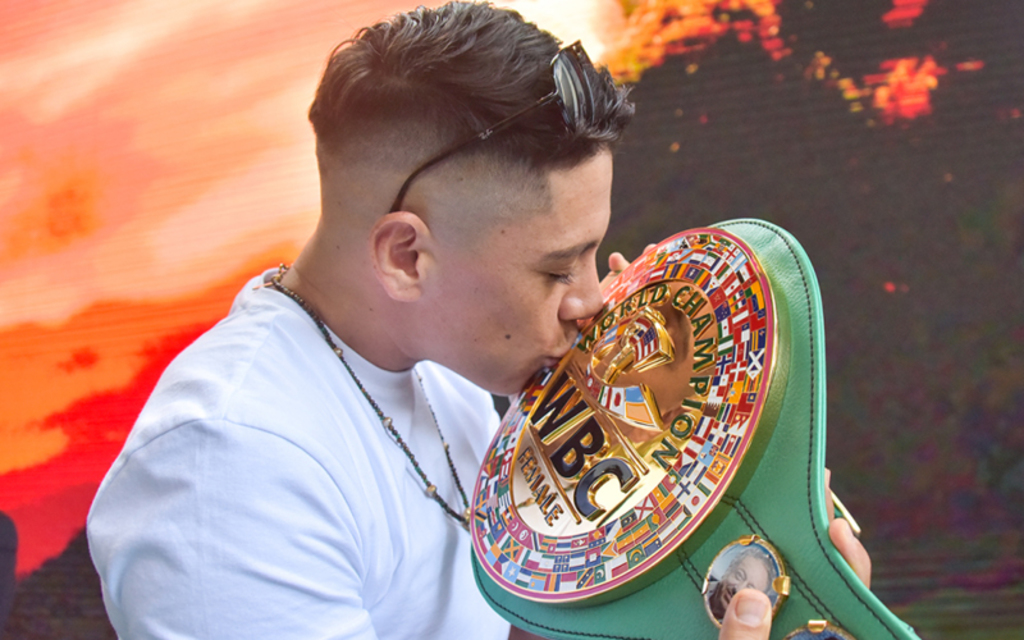 Alejandra Jiménez derrotó el pasado 11 de enero a Franchon Crews, para conquistar los títulos de peso mediano del Consejo Mundial de Boxeo y la Organización Mundial de Boxeo. (ESPECIAL)