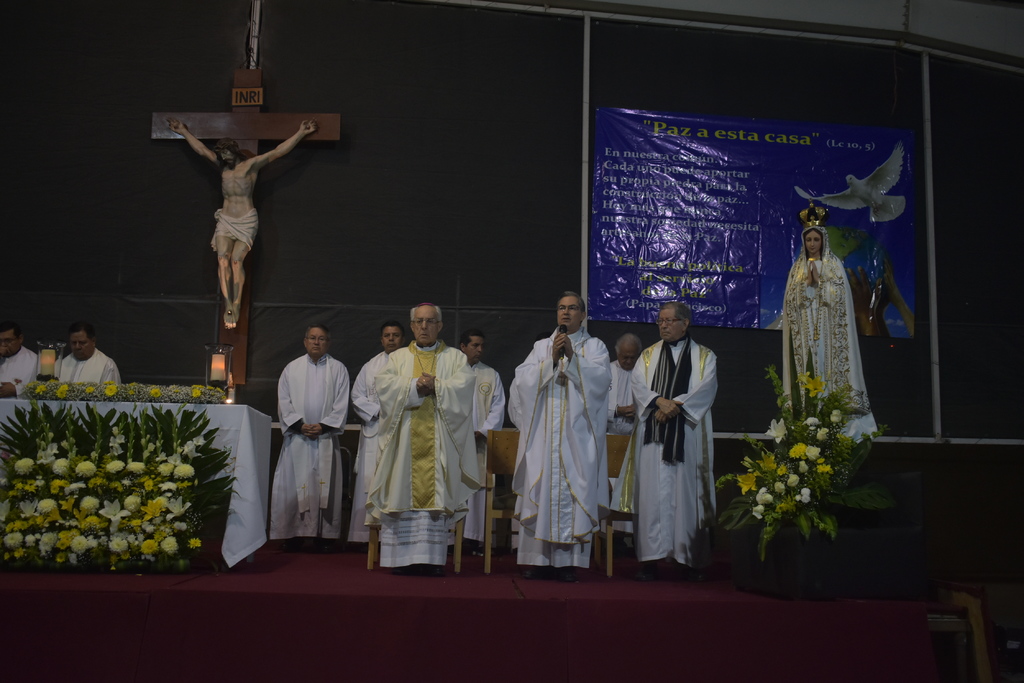 La misa fue con motivo de la Jornada Mundial de la Paz y asistieron feligreses de todas las parroquias que conforman la Diócesis.