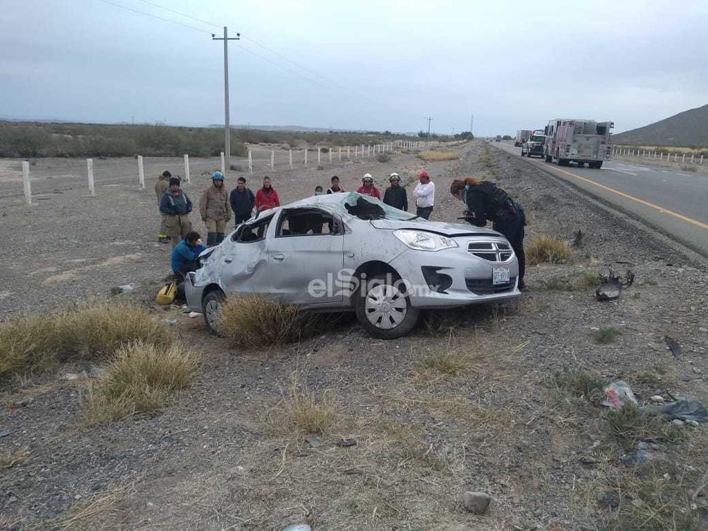 El accidente se registró alrededor de a las 15:30 horas de este sábado en la carretera Torreón-Saltillo, del lado del municipio de Parras de la Fuente. (EL SIGLO DE TORREÓN)