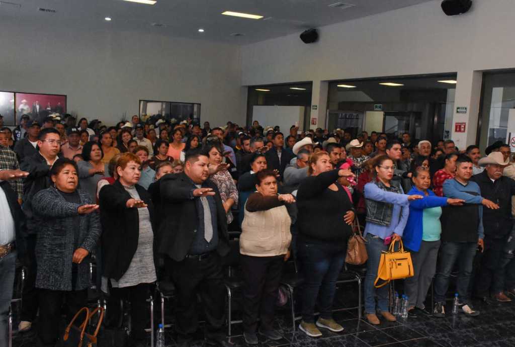 El día de ayer el Ayuntamiento de Gómez Palacio tomó protesta a los jefes de cuartel y a la Junta de Gobierno de Gregorio García. (EL SIGLO DE TORREÓN)