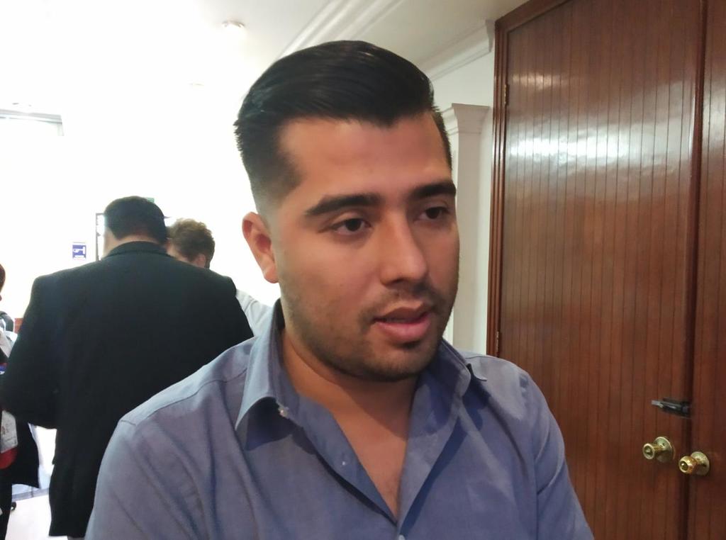 Gerardo Berumen Torres, director del Instituto Municipal de la Juventud, detalló las actividades que forman parte de la campaña. (EL SIGLO DE TORREÓN)