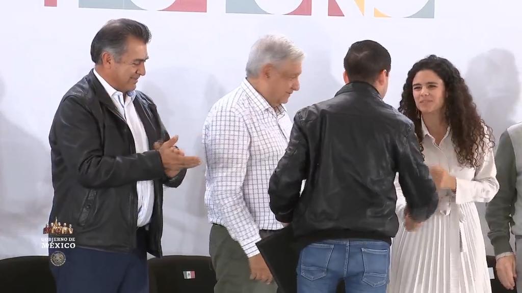El presidente Andrés Manuel López Obrador llegó esta mañana al último acto público de su visita a Monterrey, donde hablará de los avances del programa Jóvenes Construyendo el Futuro y los programas sociales del Bienestar. (ESPECIAL)