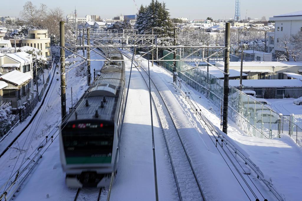 Las compañías ferroviarias japonesas comenzaron a valerse de la inteligencia artificial (IA) para resolver los problemas derivados de las tormentas de nieve. (ARCHIVO) 