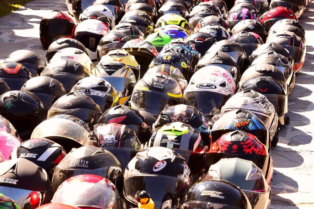 La Bendición de Cascos de Parras realizó una nueva edición este 2020; su primera vez fue el 2005 por iniciativa del motociclista lagunero José Chavira, para que la comunidad biker recibiera una protección espiritual. (ARCHIVO) 