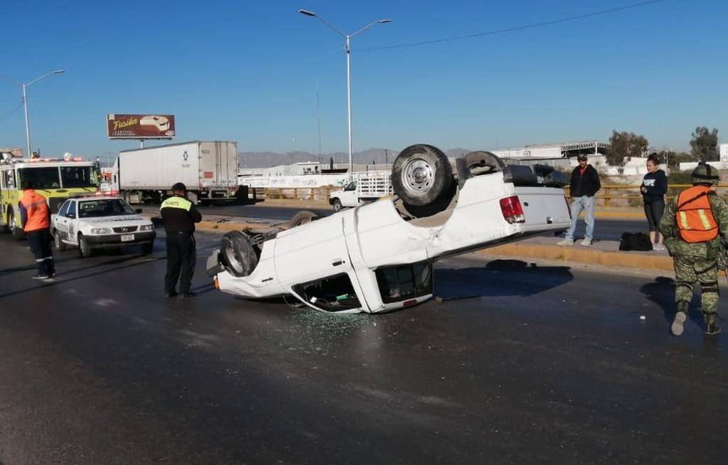 El accidente se registró cerca de las 9:40 de la mañana de este lunes, sobre los carriles de circulación que conectan con el municipio de Torreón. (EL SIGLO DE TORREÓN)