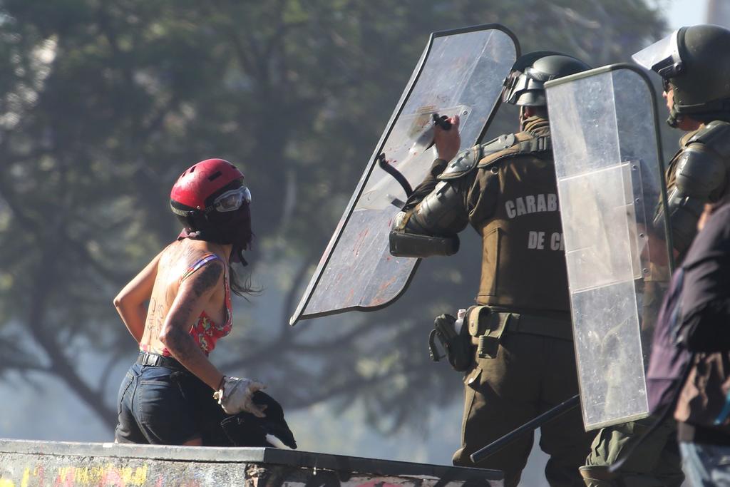 La organización chilena de defensa a los derechos LGTBI Movilh reportó ante la Comisión Interamericana de Derechos Humanos (CIDH) 23 casos de abusos policiales con 'trazos homofóbicos' en las protestas de Chile. (ARCHIVO)