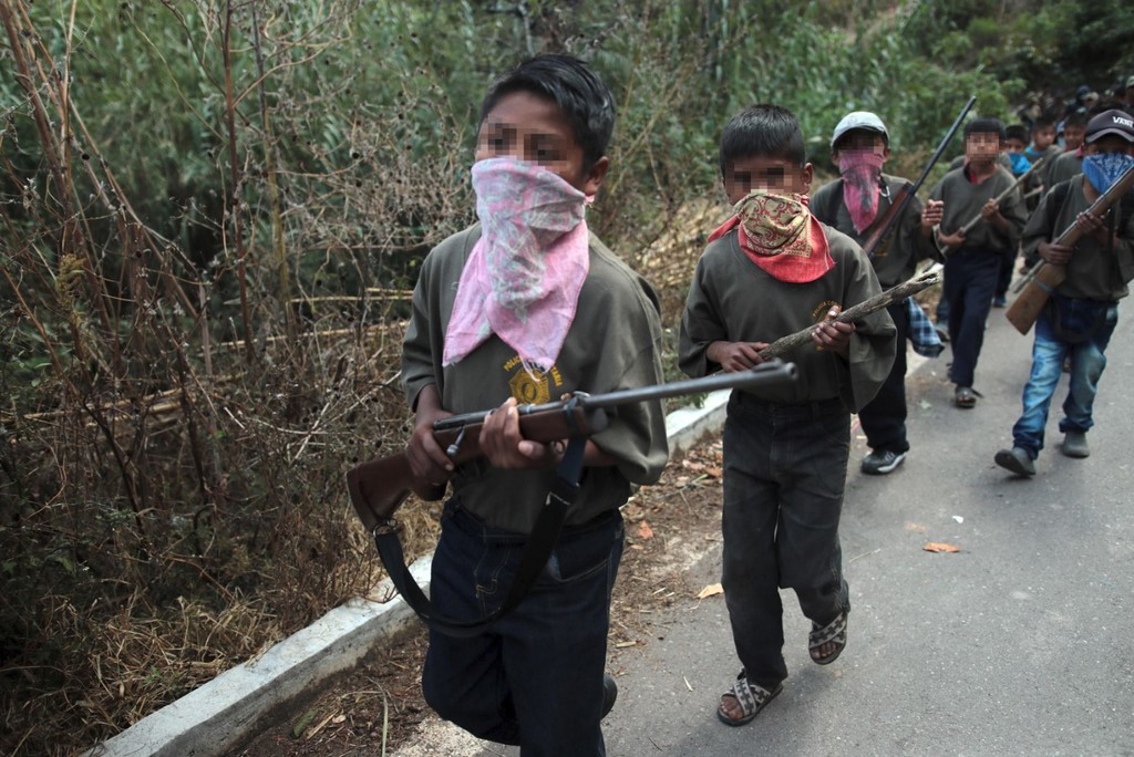 En 2019 se expuso otro caso de menores de edad que anunciaron su enrolamiento en grupos de autodefensa en Chilapa. (ARCHIVO)