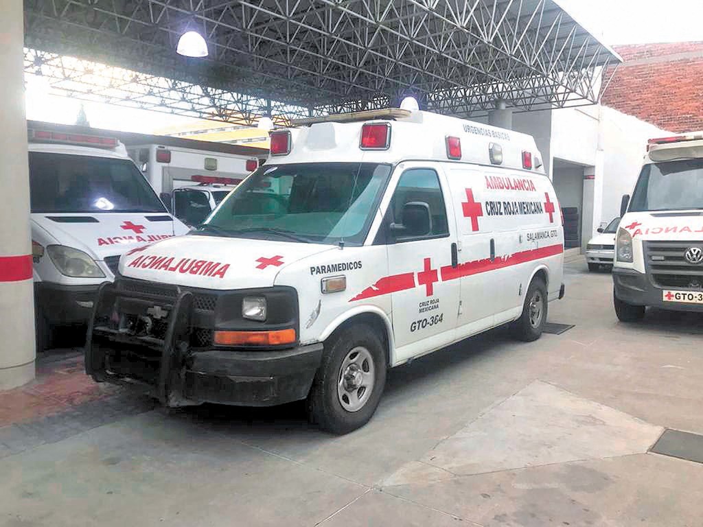 En el estacionamiento de la Cruz Roja de Salamanca varias unidades se encuentran inactivas, requieren reparación o mantenimiento. (AGENCIAS)