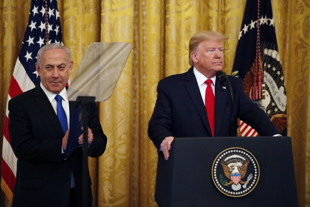 Trump describió su plan de paz para Medio Oriente como una 'solución realista de dos Estados', que incluirá 'territorio continuo' para los palestinos si renuncian al terrorismo. (AP)