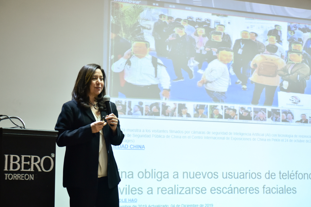 La directora de la División de Estudios Jurídicos del CIDE, María Solange Maqueo, impartió una charla a los asistentes. (ÉRICK SOTOMAYOR)