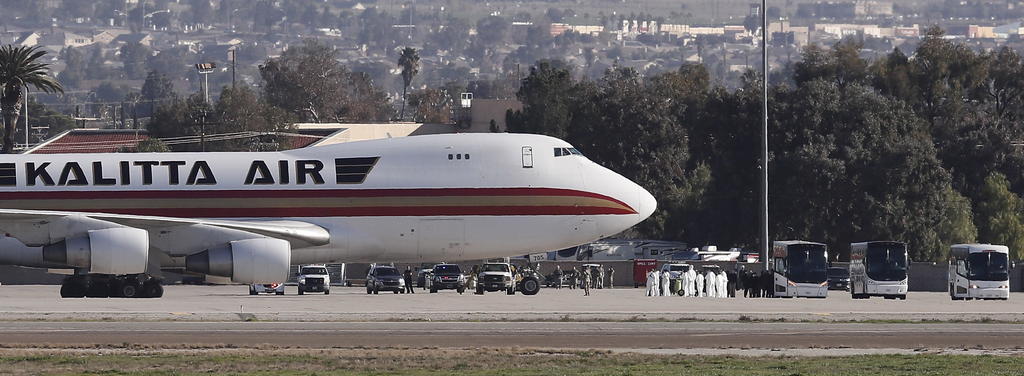 Un avión con 201 estadounidenses evacuados de la ciudad de Wuhan (China), epicentro del brote de coronavirus, aterrizó este miércoles en una base militar de Riverside, en California. (ARCHIVO) 