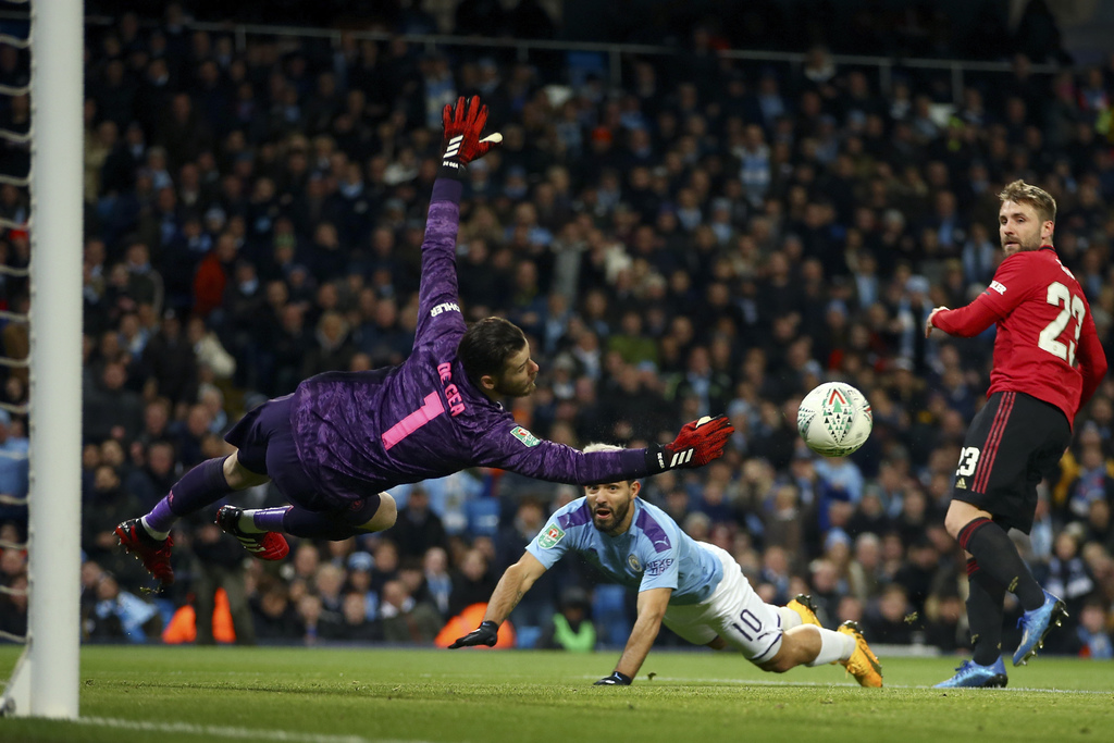 El portero del Manchester United David de Gea, tuvo una gran actuación en la victoria de su equipo 1-0 sobre el Manchester City. (AP)