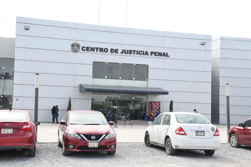 El pasado domingo 19 de enero el abuelo del menor que inició un tiroteo en un colegio de Torreón fue vinculado a proceso por una jueza de Control en una audiencia en el Centro de Justicia Penal. (EL SIGLO DE TORREÓN)