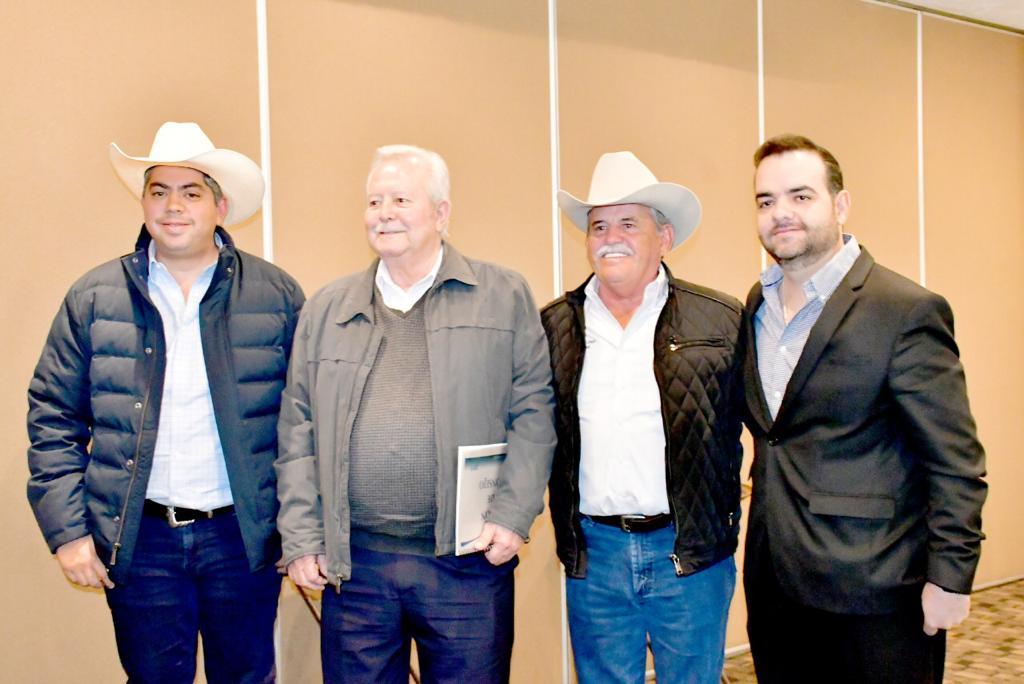 Los alcaldes Jesús Alfredo Paredes y Florencio Siller Linaje aceptaron la renuncia de Mario Zamudio Miechielsen y el nombramiento del nuevo gerente de Simas. (EL SIGLO COAHUILA)