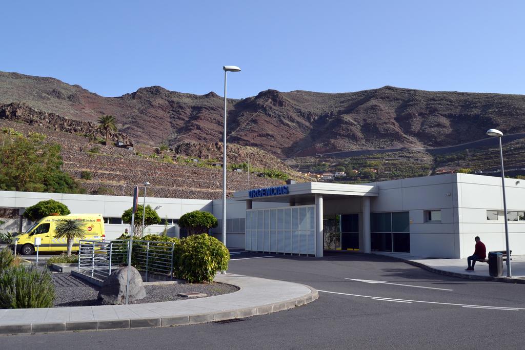 Uno de los cinco turistas alemanes aislados en el Hospital de La Gomera (Canarias, sudoeste) por haber estado en contacto en su país con una persona afectada por el coronavirus, ha dado positivo. (EFE)