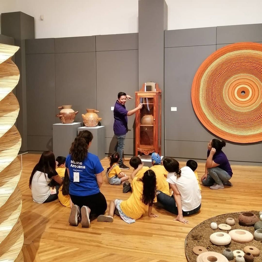 Experiencia. Los estudiantes que visitan el museo se someten a vivir el arte desde la observación y la practica. (CORTESÍA)
