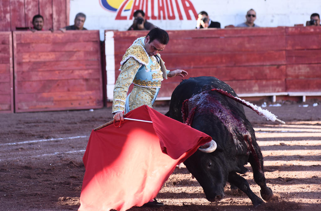 El matador de toros Andrés Roca Rey no podrá presentarse el próximo sábado 8 de febrero en la plaza de toros “Alberto Balderas” de Ciudad Lerdo, pero su lugar será ocupado por otra inmensa figura del toreo mundial: el valenciano Enrique Ponce. (ARCHIVO)