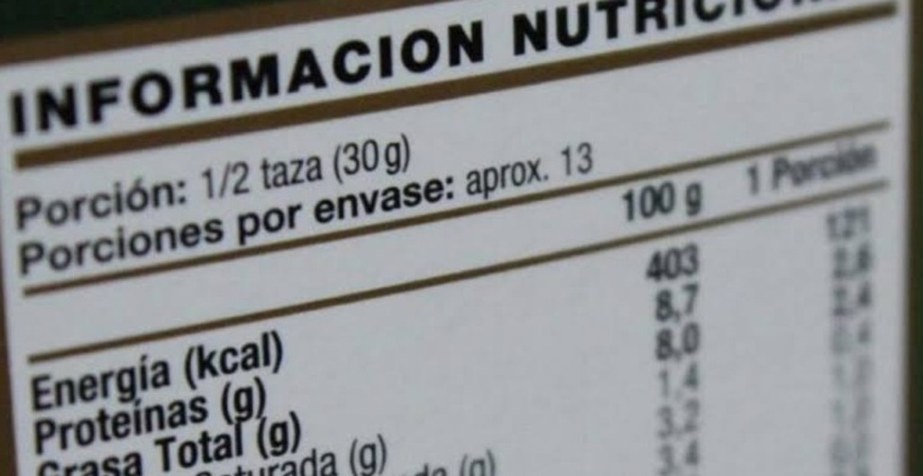 En el estudio de ConMéxico se muestran varios productos que tendrían el nuevo etiquetado frontal, por ejemplo, la mayonesa. (ARCHIVO)