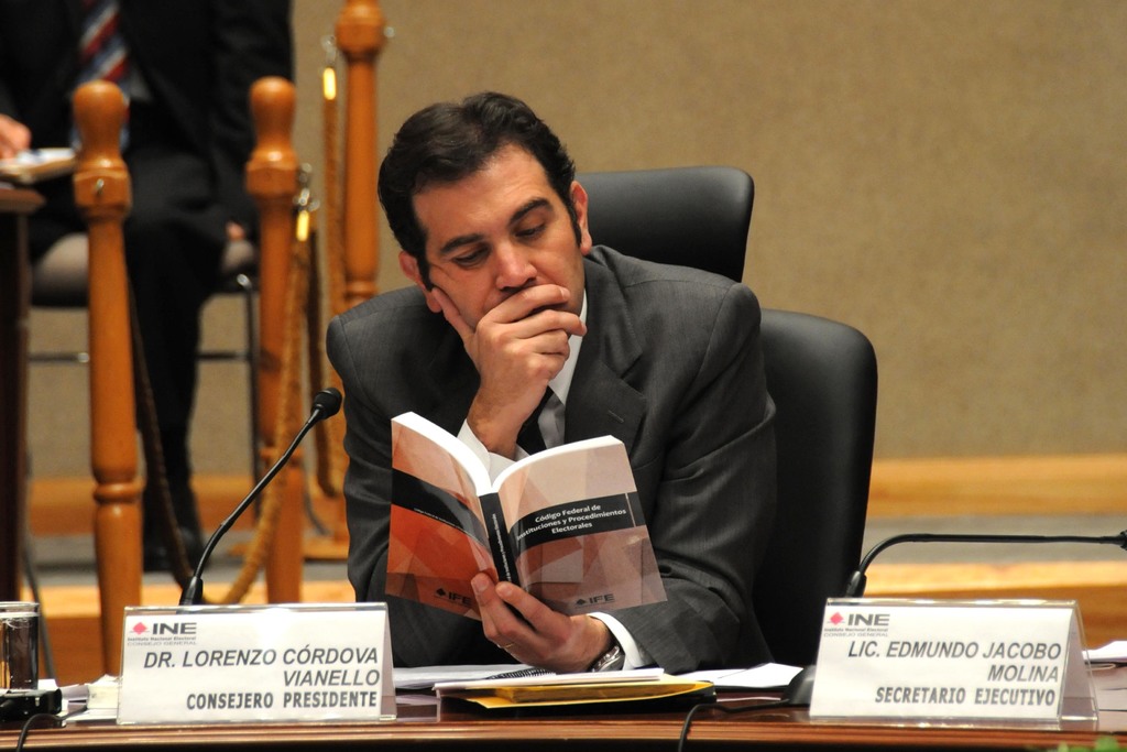 En la imagen aparece Lorenzo Córdova, consejero presidente del Instituto Nacional Electoral.