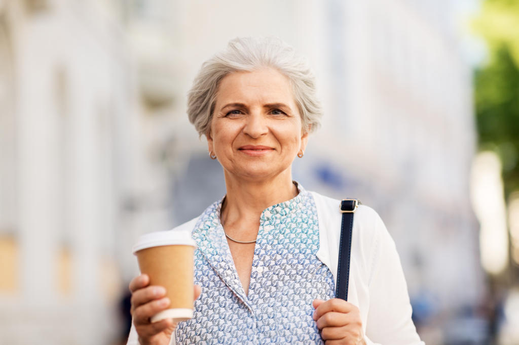 El consumo de café podría ocasionar un menor riesgo de desarrollar cáncer de mama en mujeres postmenopáusicas. (ARCHIVO) 