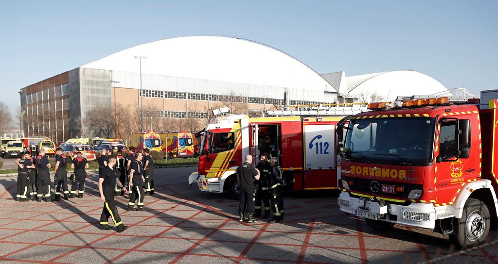 Hasta el momento los elementos de emergencia del cuerpo de bomberos ya se encuentran en las inmediaciones del aeropuerto como prevención, en coordinación con las autoridades de la comunidad de Madrid y el aeropuerto.
(EFE)