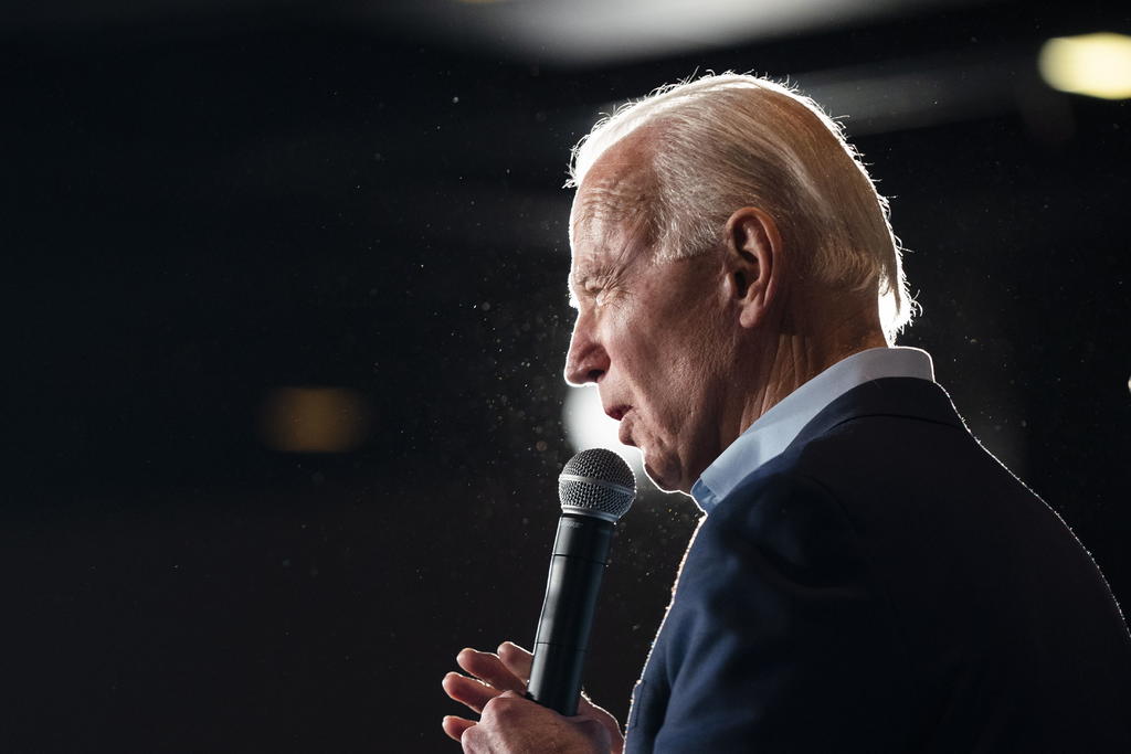 Joe Biden criticó el martes a Bernie Sanders, acusándolo de ser inflexible en su propuesta de ofrecer el programa “Medicare Para Todos”. (ARCHIVO)