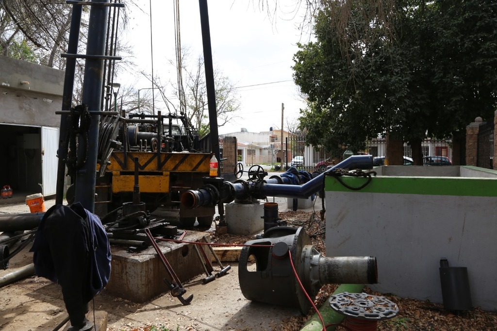 Advierten sobre baja presión de agua potable por mantenimiento de bombas del Simas Torreón. (EL SIGLO DE TORREÓN)