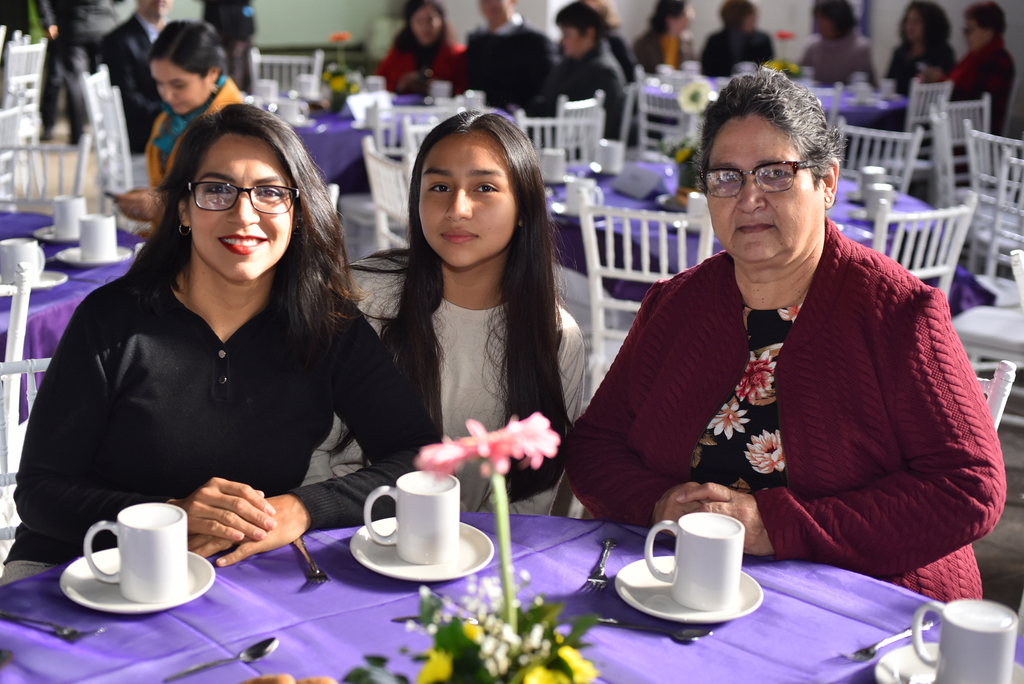 Alma, Aleida y Carolina.