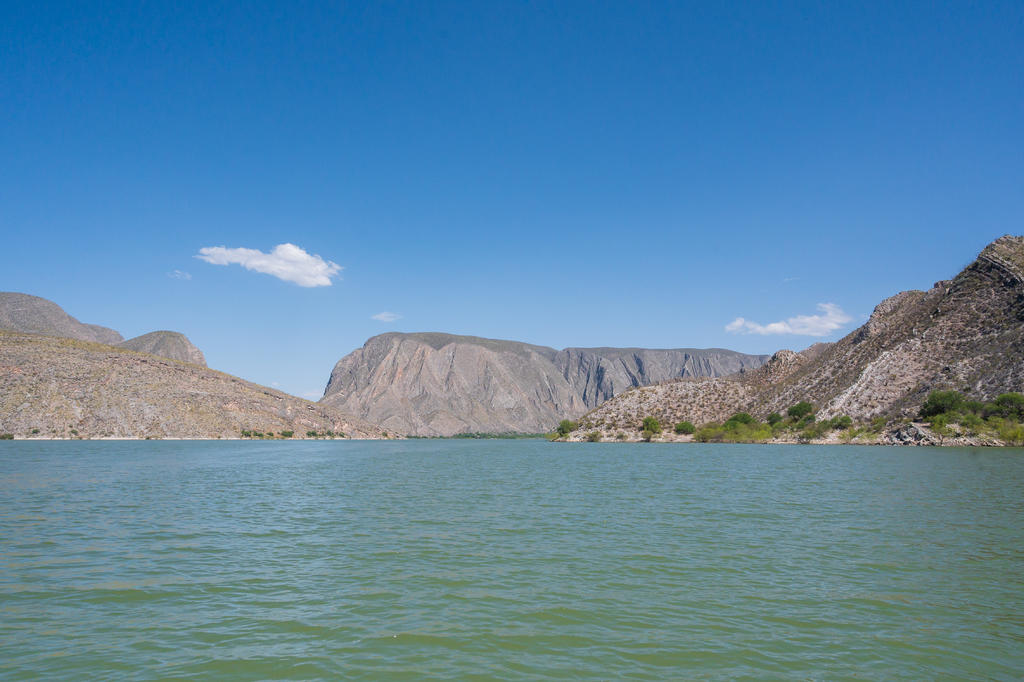 Usuarios del sector social de los módulos de riego de La Laguna aseguraron que se negarán a ceder parte de sus derechos de agua para el proyecto del acueducto, el cual pretende traer agua de las presas para abastecer a la población de Torreón, Coahuila. (ARCHIVO)