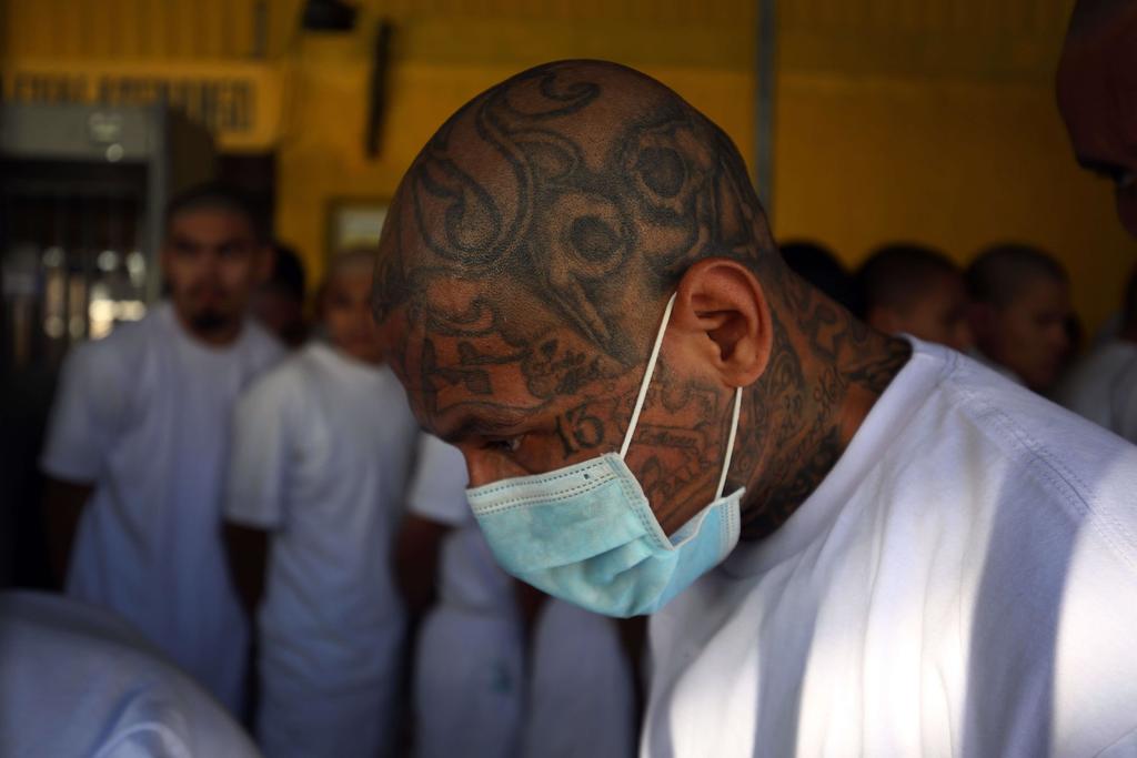 Recientemente Salazar procesó y condenó a penas de hasta 74 años de cárcel a 373 pandilleros de la Mara Salvatrucha.