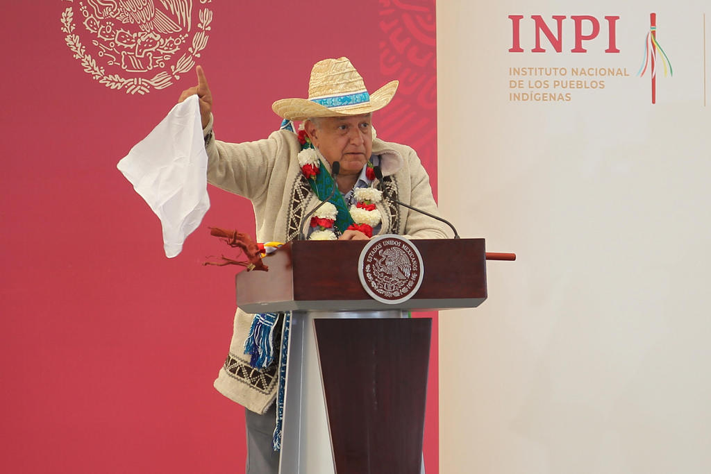 En su mensaje, el presidente López Obrador señaló que ya no es como en las pasadas administraciones que aumentaban la deuda, los impuestos y había 'gasolinazos'. (ARCHIVO)
