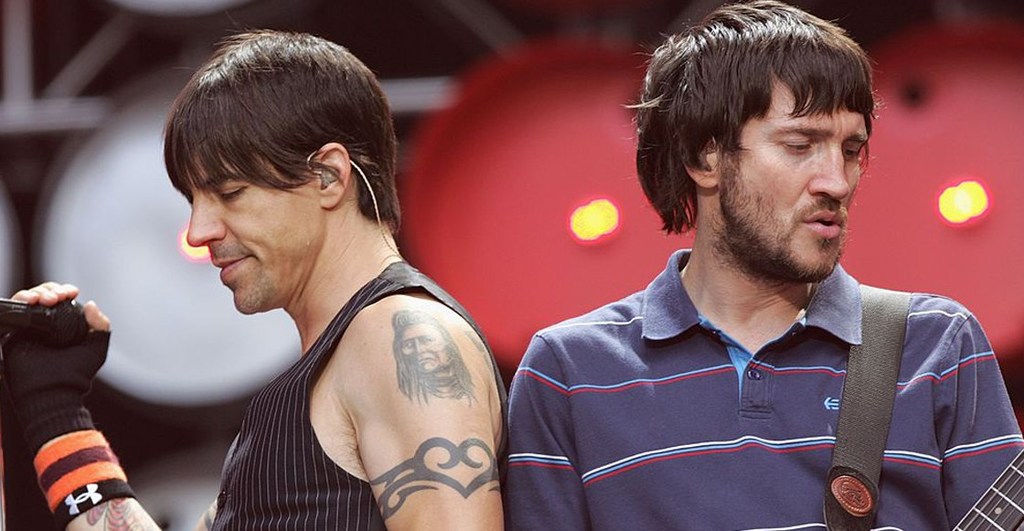 Homenaje. Luego de 10 años alejados, Red Hot Chilli Peppers ofrecieron un concierto en vivo en memoria de Andrew Burkle. (ESPECIAL) 